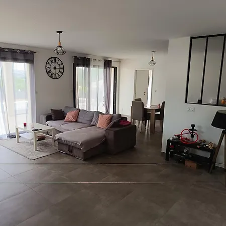 Parentale Prive Homestay Clonas-sur-Vareze